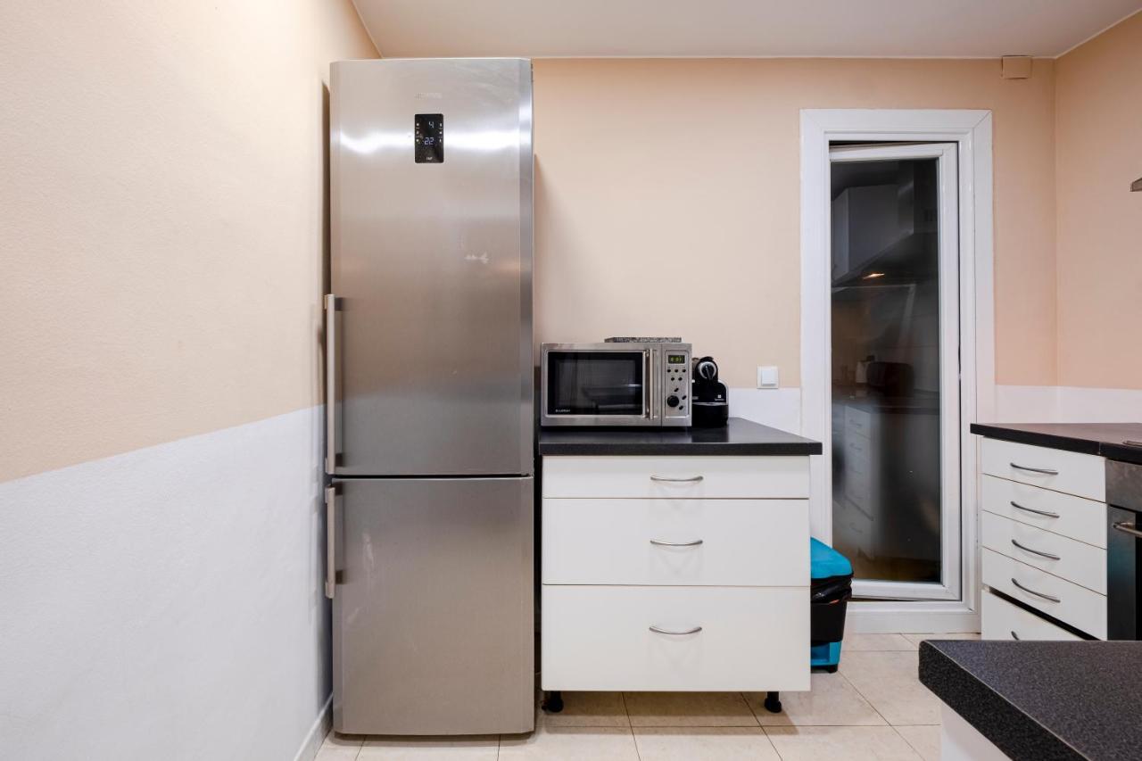 Three Bedroom Apartment In Sants Barcelona Exterior photo