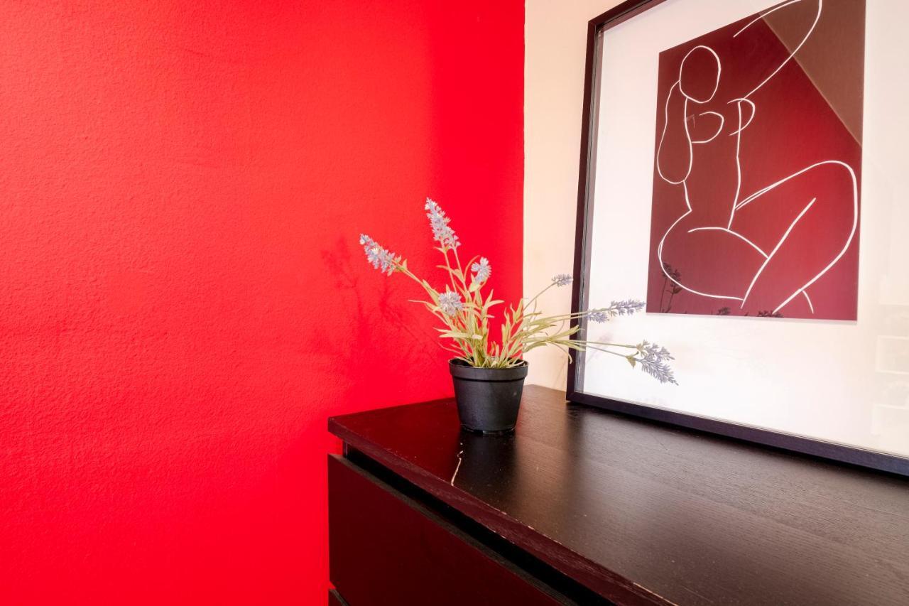 Three Bedroom Apartment In Sants Barcelona Exterior photo
