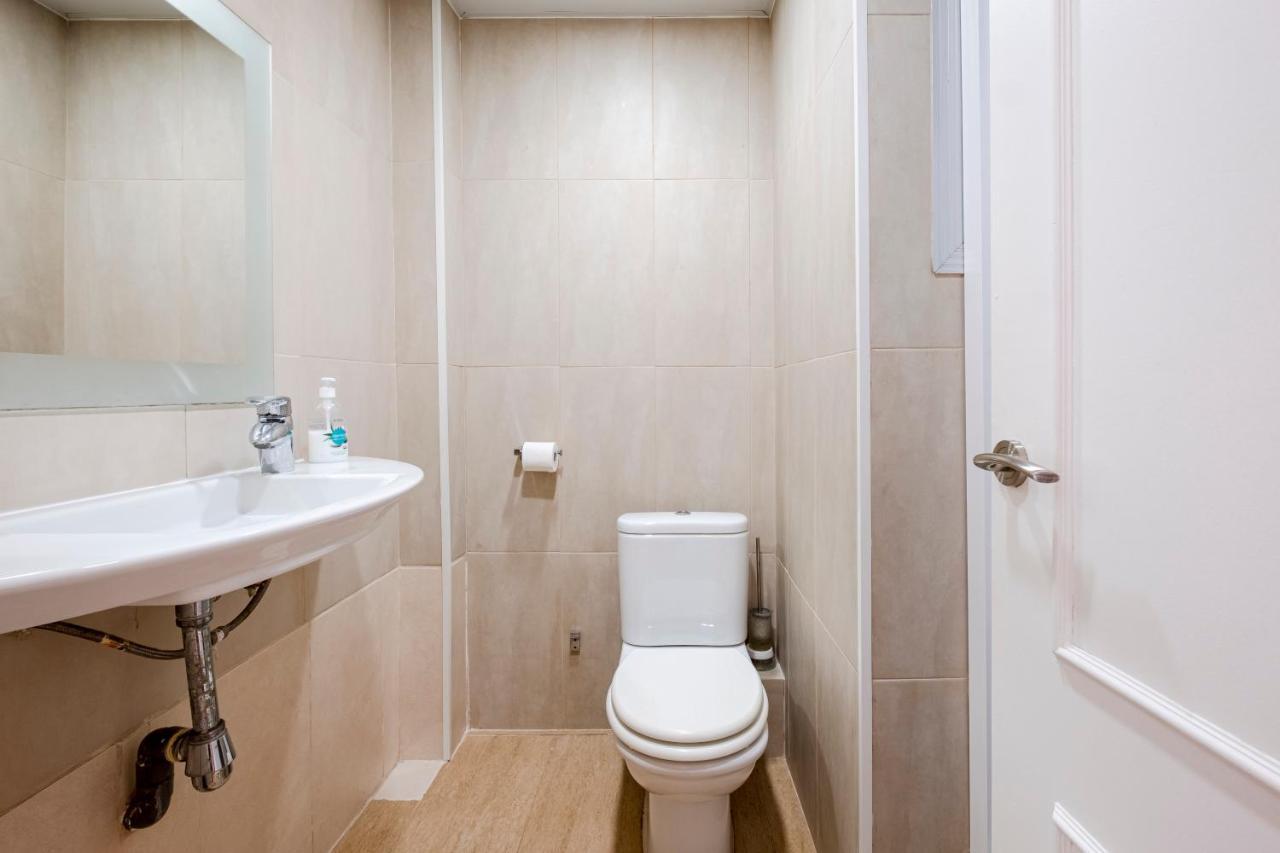 Three Bedroom Apartment In Sants Barcelona Exterior photo