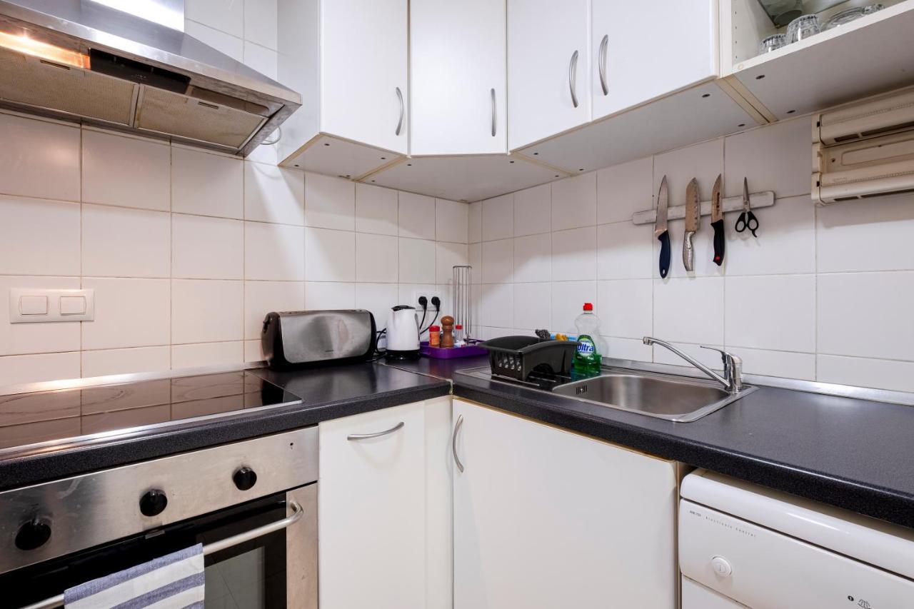 Three Bedroom Apartment In Sants Barcelona Exterior photo