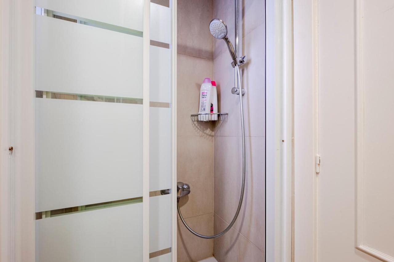 Three Bedroom Apartment In Sants Barcelona Exterior photo