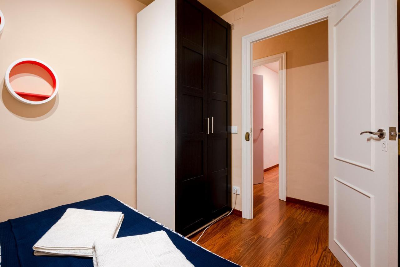 Three Bedroom Apartment In Sants Barcelona Exterior photo