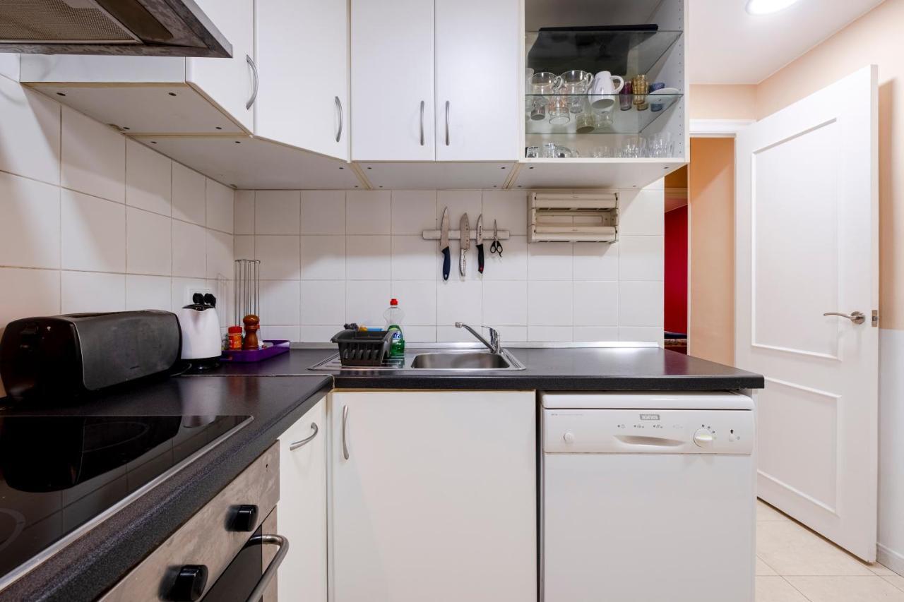 Three Bedroom Apartment In Sants Barcelona Exterior photo