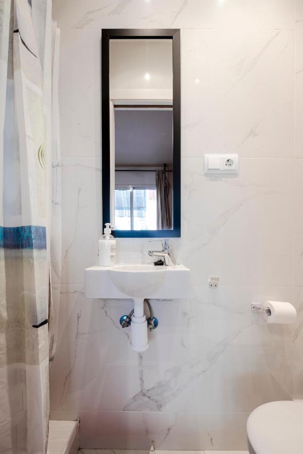 Three Bedroom Apartment In Sants Barcelona Exterior photo