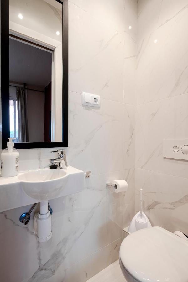 Three Bedroom Apartment In Sants Barcelona Exterior photo